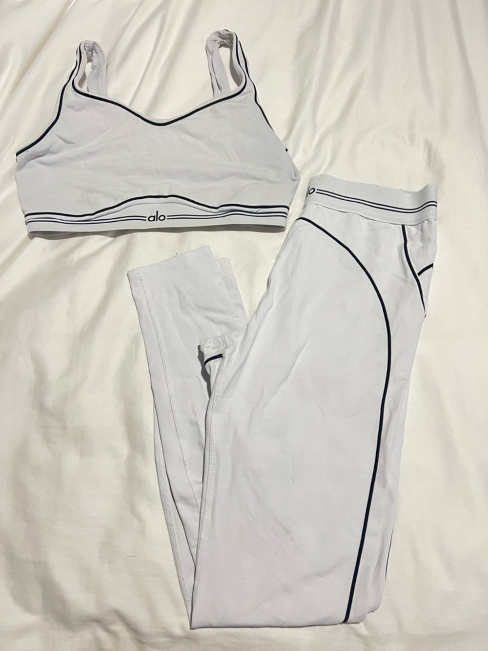 ALO Yoga White Sports Bra & Leggings set with Black Piping